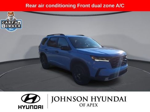 Used 2025 Honda Pilot TrailSport image 2