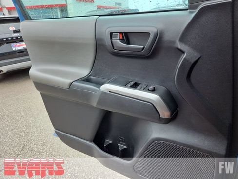 Used 2019 Toyota Tacoma SR5 AWD/4WD image 16