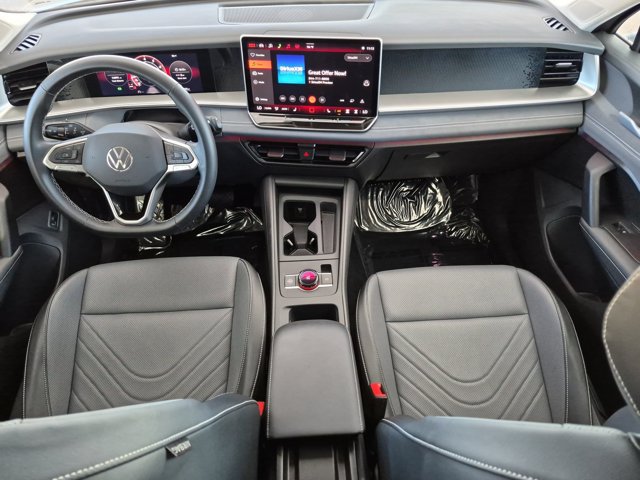 Used 2026 Volkswagen Tiguan SE FWD image 17