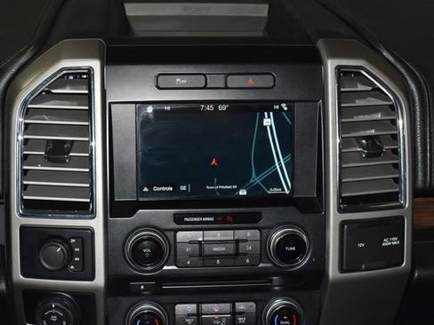 Used 2016 Ford F150 Lariat w/ Equipment Group 502A Luxury image 19