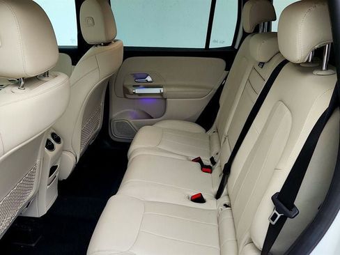 Used 2023 Mercedes-Benz GLB 250 4MATIC w/ Premium Package image 19