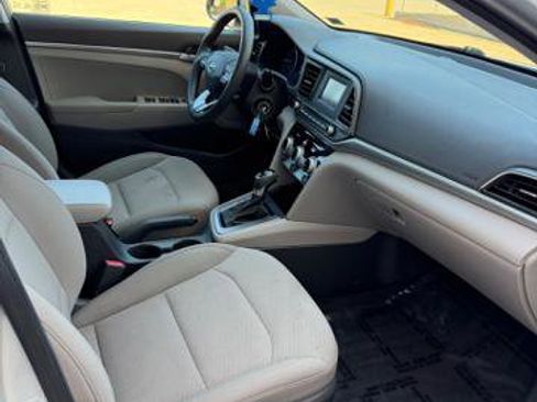 Used 2019 Hyundai Elantra SE FWD image 12