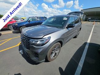 Used 2025 Ford Explorer ST-Line w/ ST-Line Street Pack AWD/4WD video 1