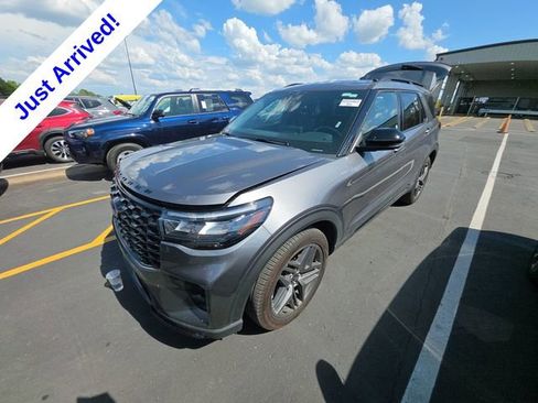Used 2025 Ford Explorer ST-Line w/ ST-Line Street Pack AWD/4WD image 1
