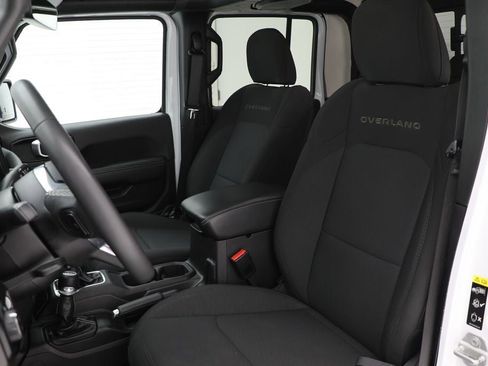 Used 2023 Jeep Gladiator Overland image 13