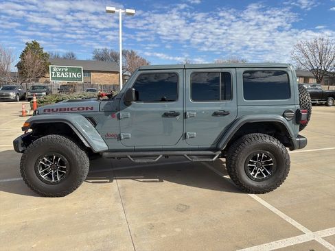 Used 2024 Jeep Wrangler Unlimited Rubicon image 3