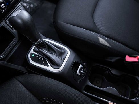 Used 2021 Jeep Renegade Sport image 22