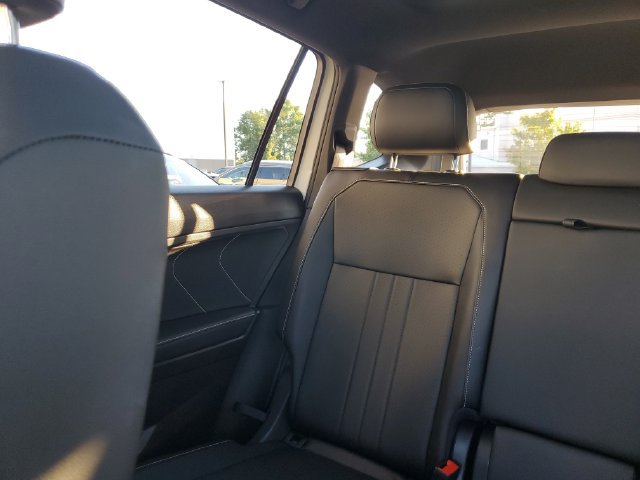 Certified 2023 Volkswagen Tiguan SE R-Line FWD image 4