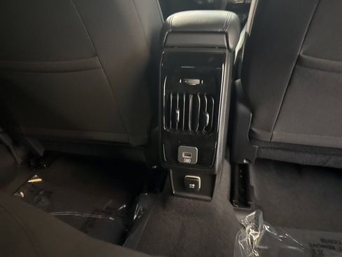 Used 2025 Jeep Compass Sport w/ Mopar Graphics Package image 17