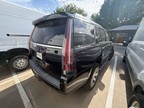 Used 2019 Cadillac Escalade Luxury AWD/4WD image 3