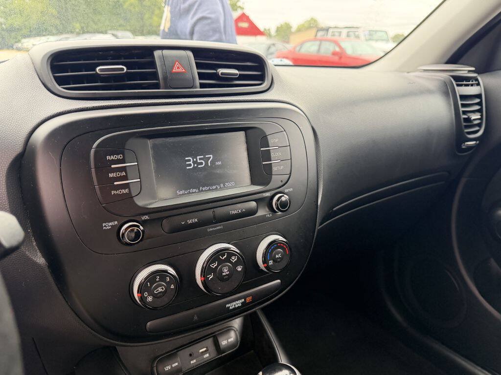 Used 2017 Kia Soul w/ Convenience Package FWD image 11