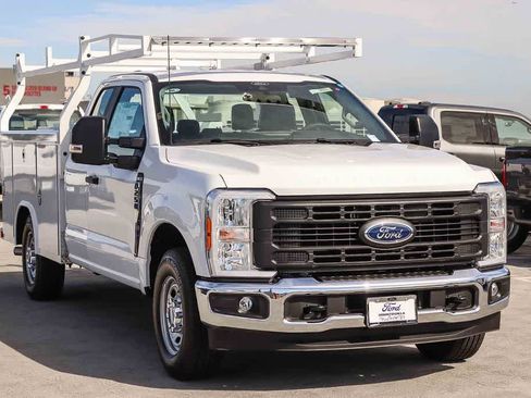 New 2026 Ford F250 XL w/ XL Chrome Package RWD image 3