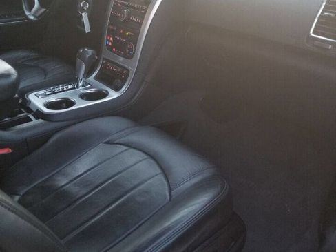 Used 2010 GMC Acadia SLT w/ Technology Package image 8