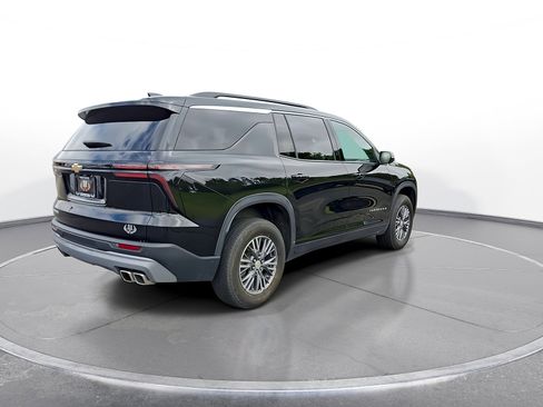 Used 2025 Chevrolet Traverse LT FWD image 7