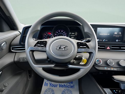 Certified 2023 Hyundai Elantra SE FWD image 15