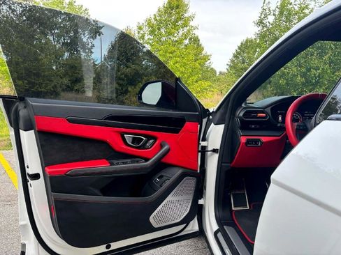 Used 2021 Lamborghini Urus image 13
