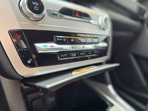 Used 2022 Ford Explorer XLT w/ Equipment Group 202A image 18