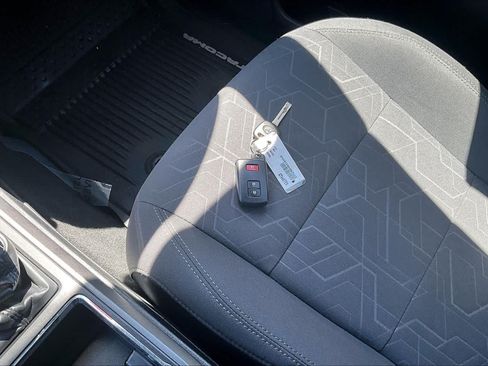 Certified 2019 Toyota Tacoma TRD Off-Road AWD/4WD image 14