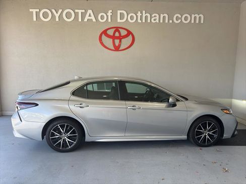 Certified 2024 Toyota Camry SE image 1