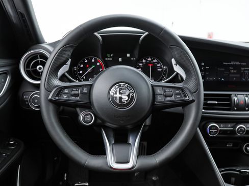 Used 2023 Alfa Romeo Giulia Veloce RWD image 17
