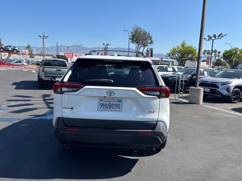 Used 2019 Toyota RAV4 XLE w/ Convenience Package FWD image 6