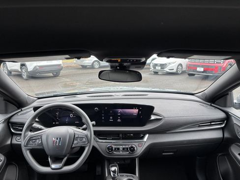 Used 2025 Buick Envista Preferred image 33