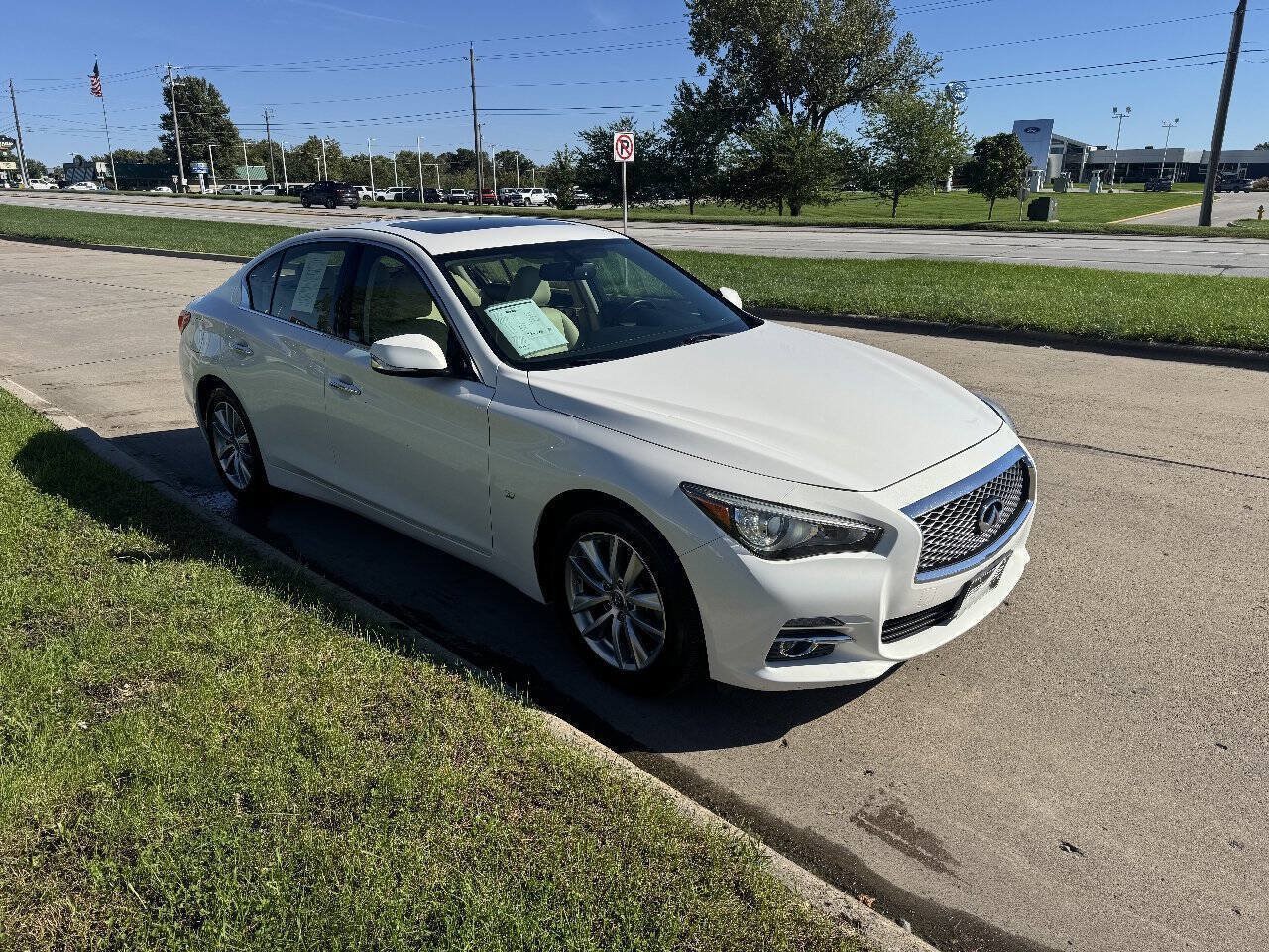 Used 2015 INFINITI Q50 Premium w/ Navigation Package AWD/4WD image 7
