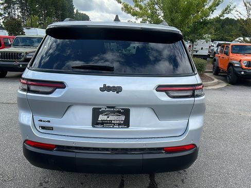 New 2025 Jeep Grand Cherokee L Altitude image 9