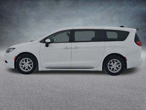 Used 2021 Chrysler Voyager LX image 11