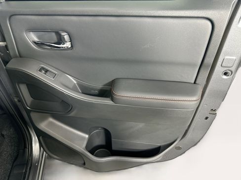 Used 2024 Nissan Frontier PRO-4X image 28