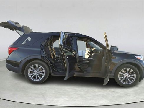 Used 2020 Ford Explorer XLT w/ Equipment Group 202A image 14