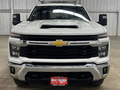 Used 2025 Chevrolet Silverado 2500 LT w/ Convenience Package AWD/4WD image 2