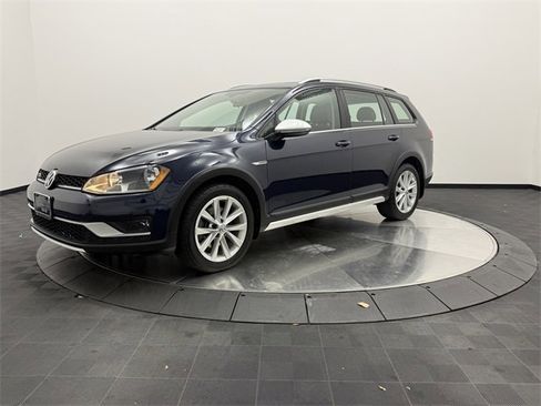 Used 2017 Volkswagen Golf Alltrack SE image 3