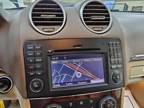 Used 2011 Mercedes-Benz GL 450 4MATIC image 33