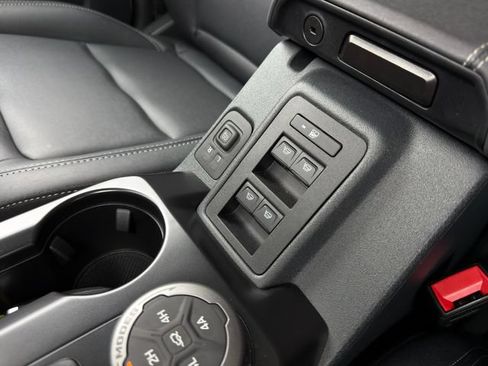 Used 2025 Ford Bronco Badlands AWD/4WD image 41