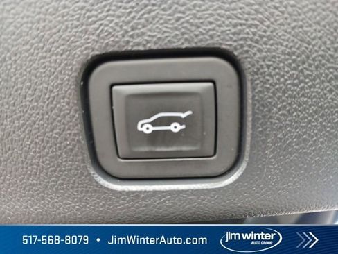 Used 2025 Buick Enclave Avenir w/ LPO, Floor Liner Package AWD/4WD image 17