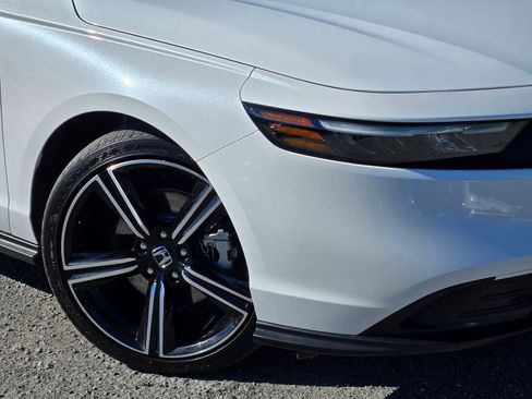 Used 2025 Honda Accord Sport image 9