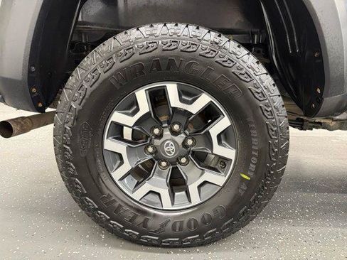 Certified 2023 Toyota Tacoma TRD Off-Road AWD/4WD image 21