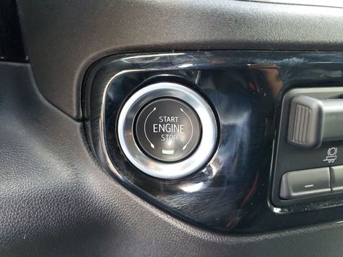 Used 2025 Chevrolet Silverado 2500 LT w/ Convenience Package image 24