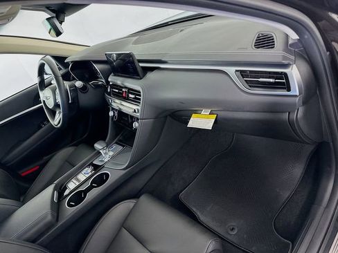 Certified 2025 Genesis G70 2.5T image 29