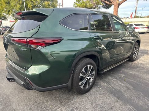 Certified 2025 Toyota Highlander XLE AWD/4WD image 2