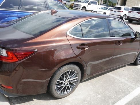 Used 2016 Lexus ES 350 w/ Luxury Package w/Wood Trim image 7