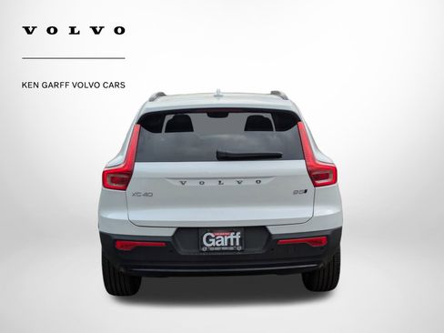 New 2026 Volvo XC40 B5 Core w/ Climate Package image 4
