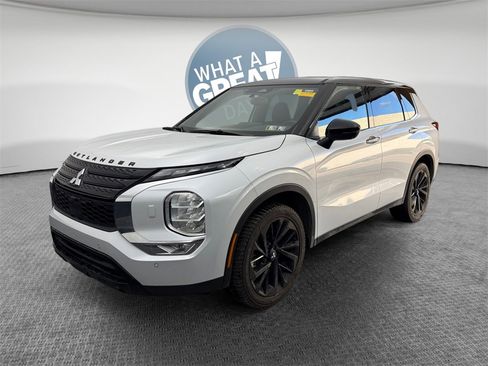 Used 2023 Mitsubishi Outlander SEL Black Edition image 8