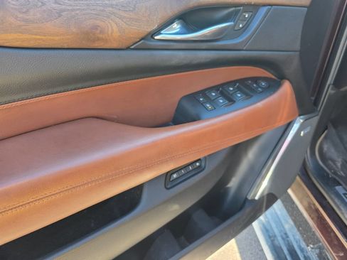 Used 2017 Cadillac Escalade ESV Premium Luxury AWD/4WD image 14