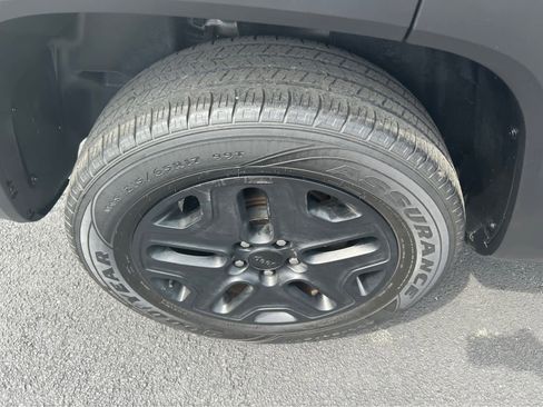 Used 2018 Jeep Renegade Trailhawk AWD/4WD image 28