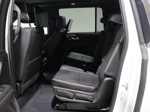 Used 2021 GMC Yukon XL SLT w/ SLT Premium Package image 19