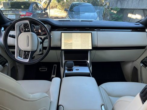 Used 2025 Land Rover Range Rover Long Wheelbase Autobiography AWD/4WD image 7