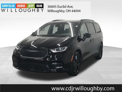 Used 2025 Chrysler Pacifica Limited