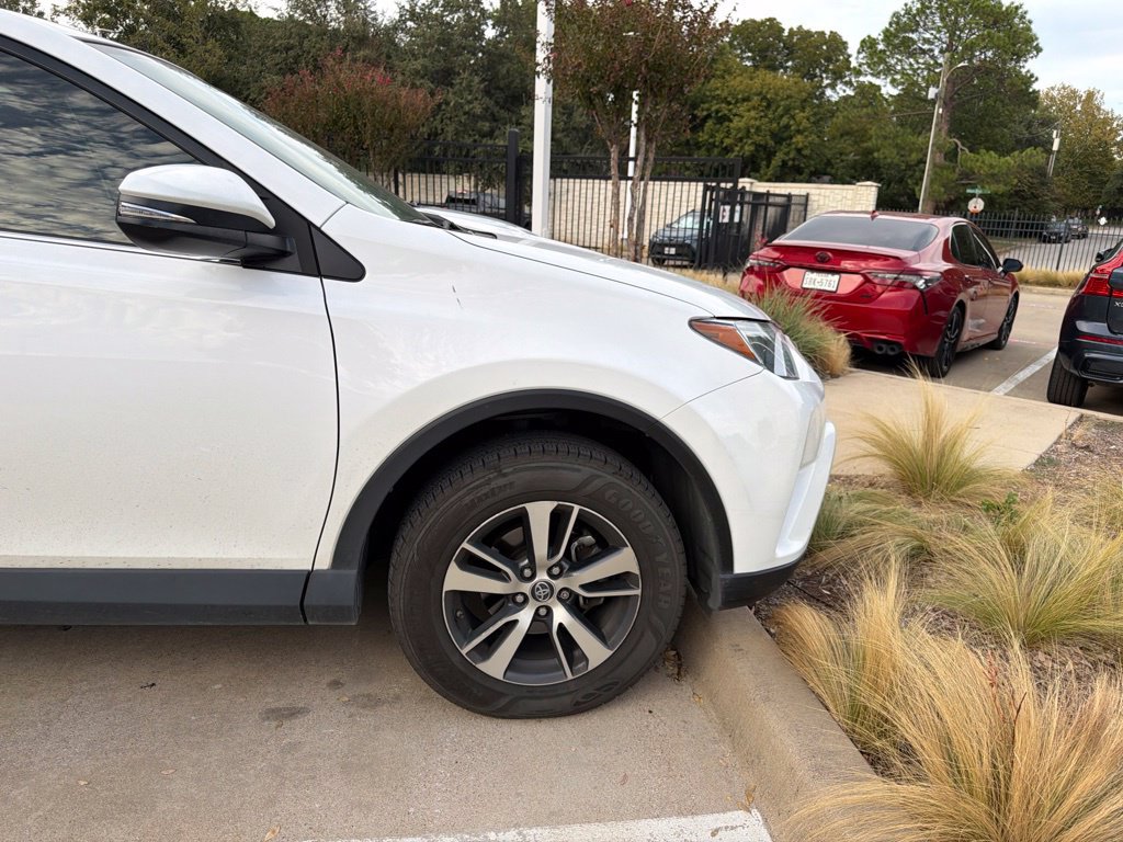 Used 2018 Toyota RAV4 XLE w/ Plus Extra Value Package FWD image 14